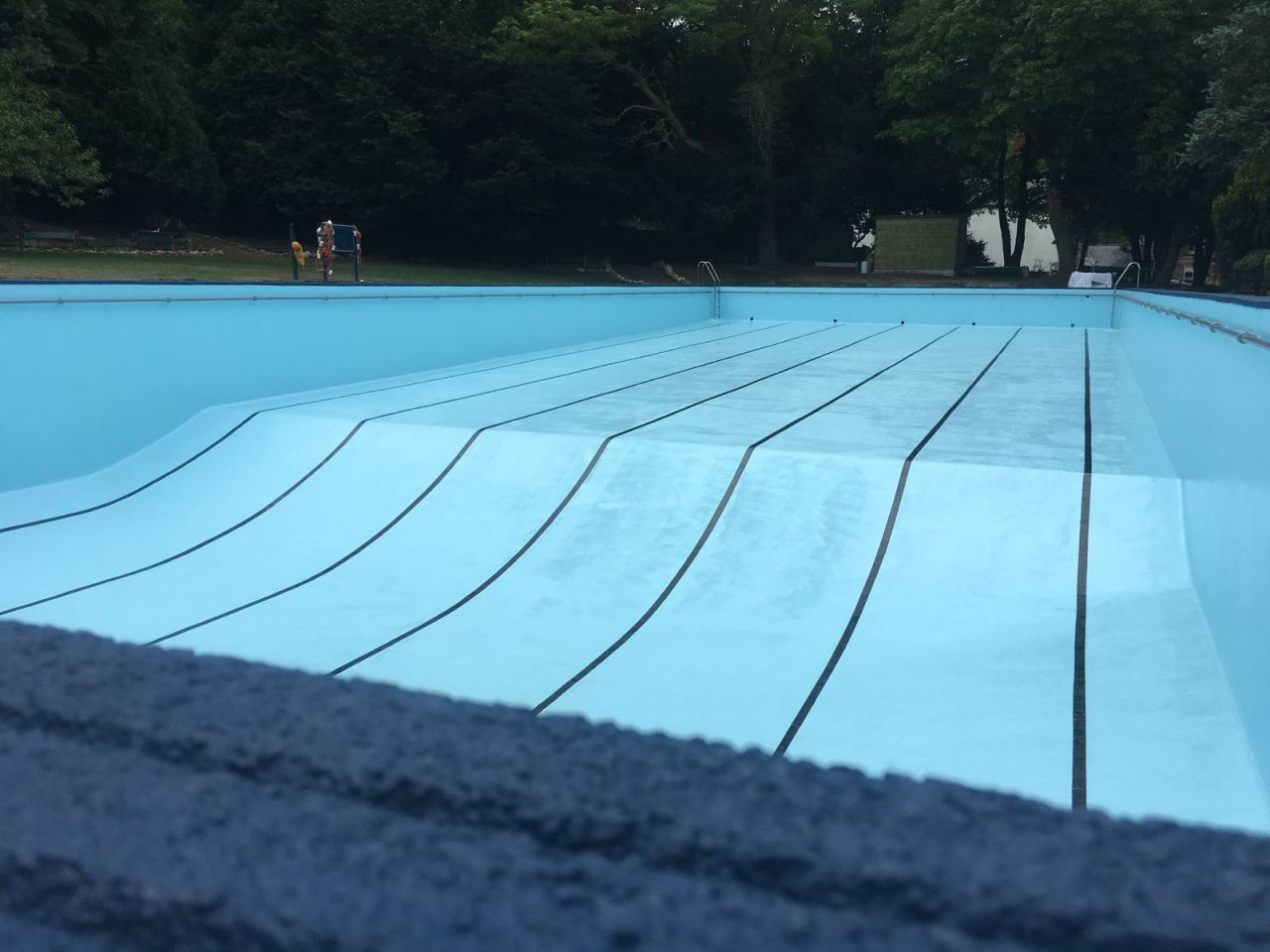 paint for outdoor swimming pools
