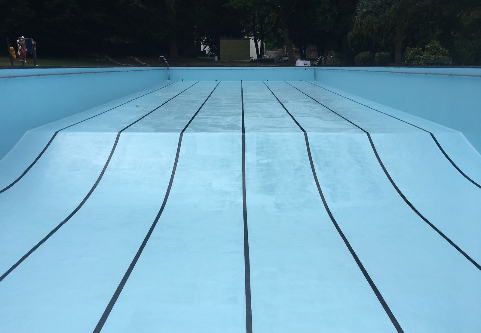 Paint For Swimming Pools, Pool Surrounds, Ponds & Paddling Pools